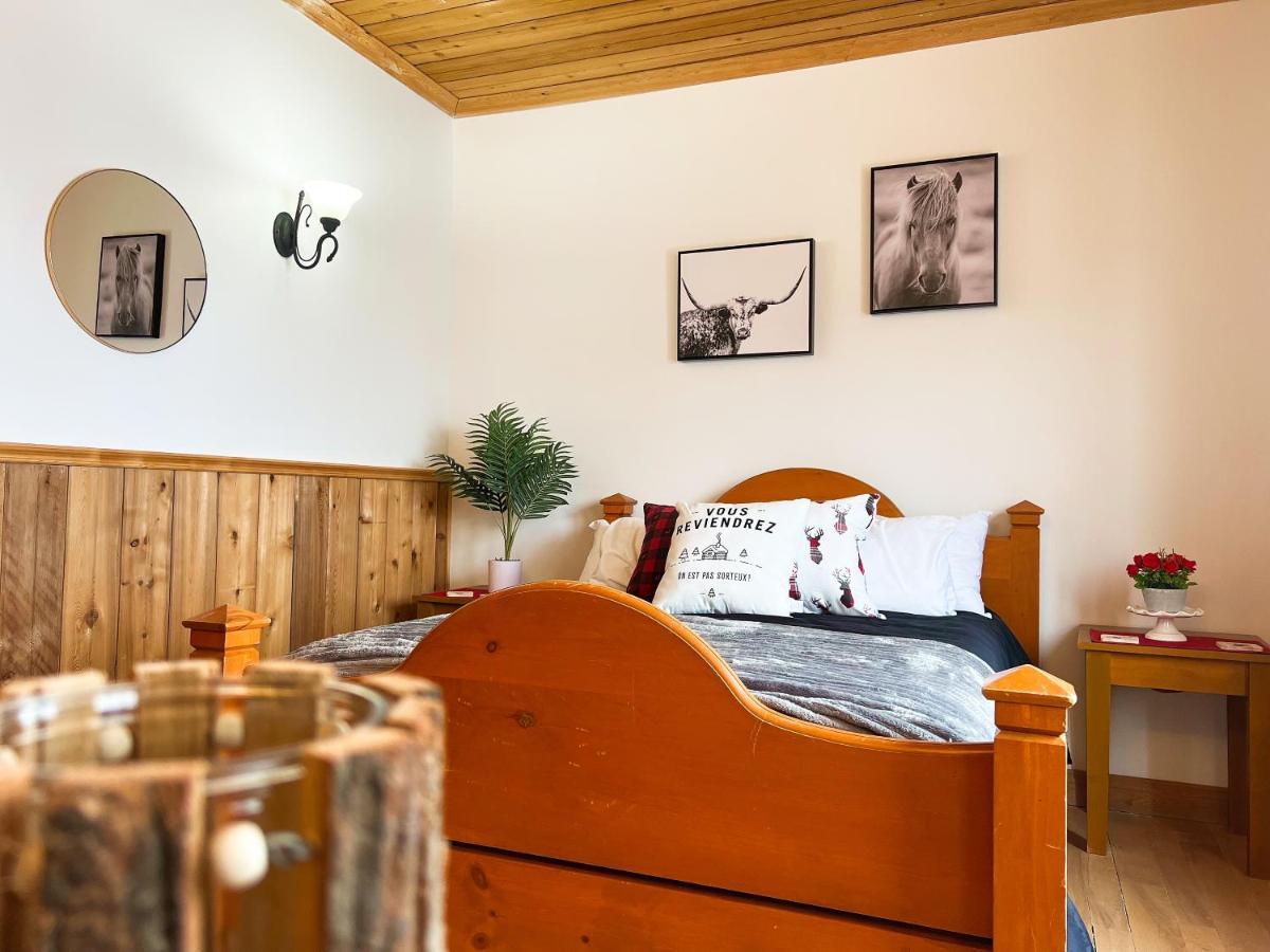 Auberge Au Poste De Traite Sainte-Famille Bagian luar foto