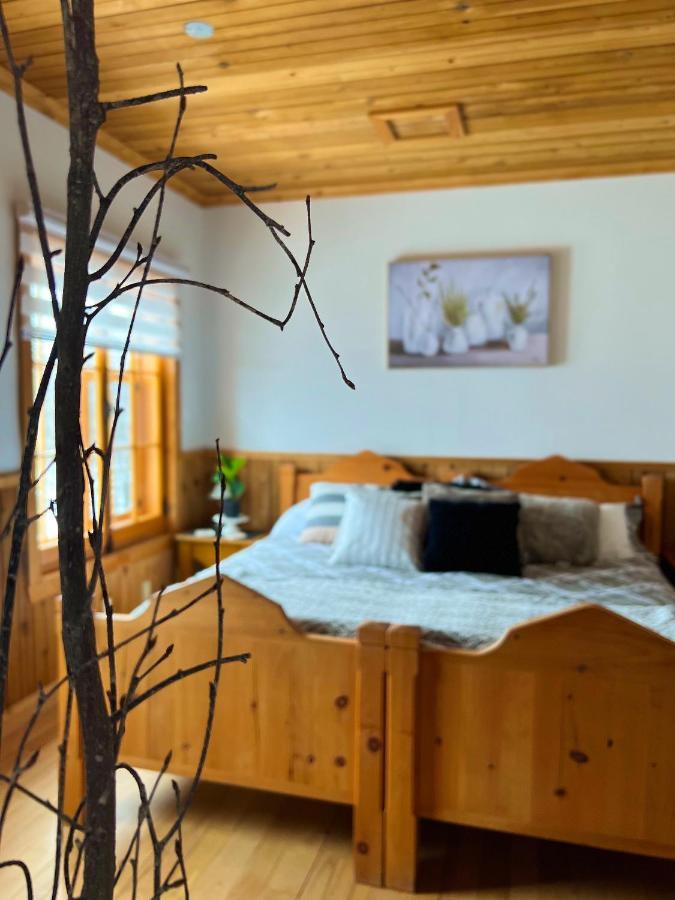 Auberge Au Poste De Traite Sainte-Famille Bagian luar foto