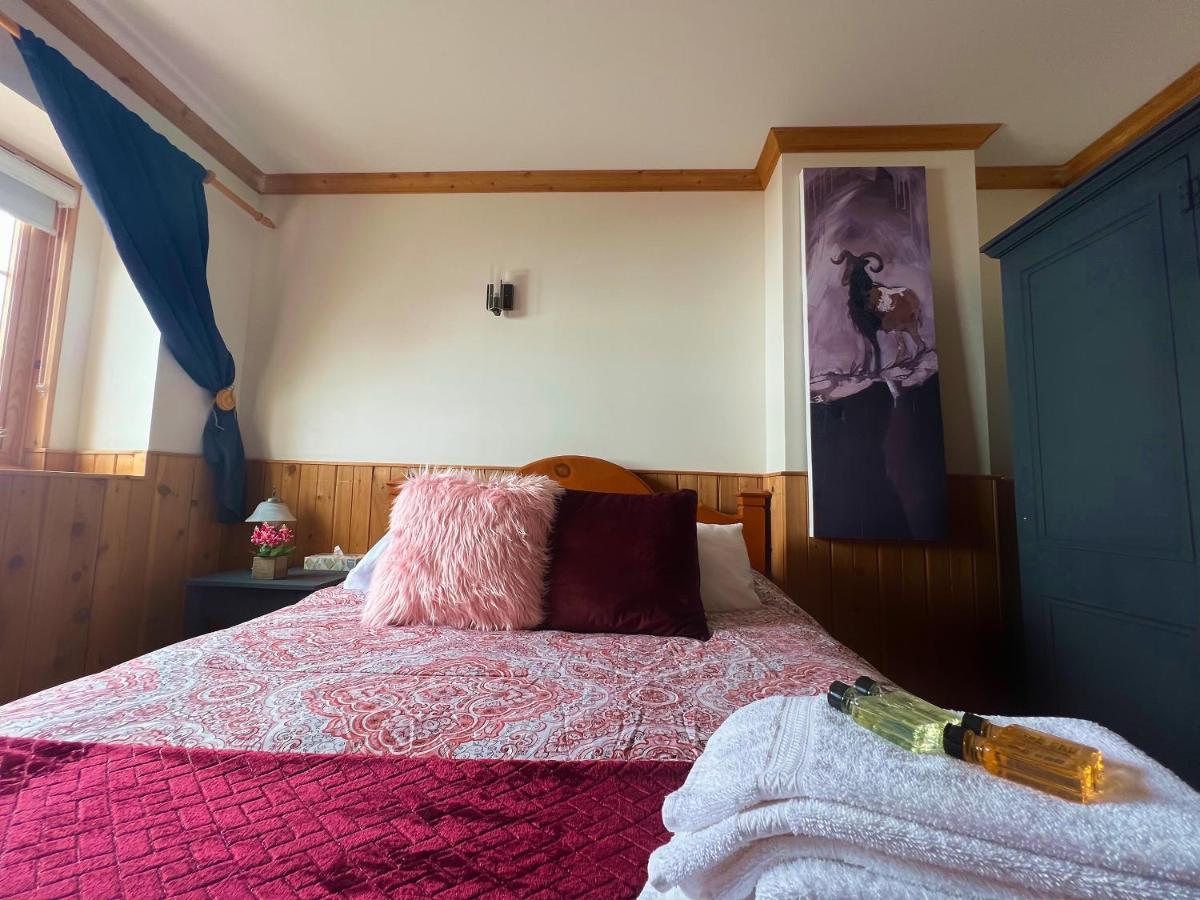 Auberge Au Poste De Traite Sainte-Famille Bagian luar foto
