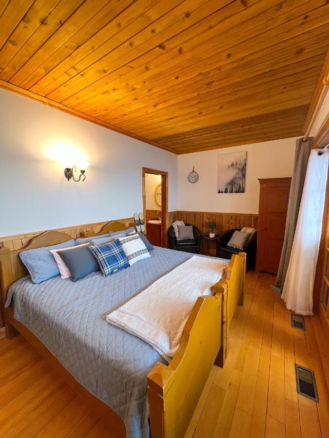 Auberge Au Poste De Traite Sainte-Famille Bagian luar foto