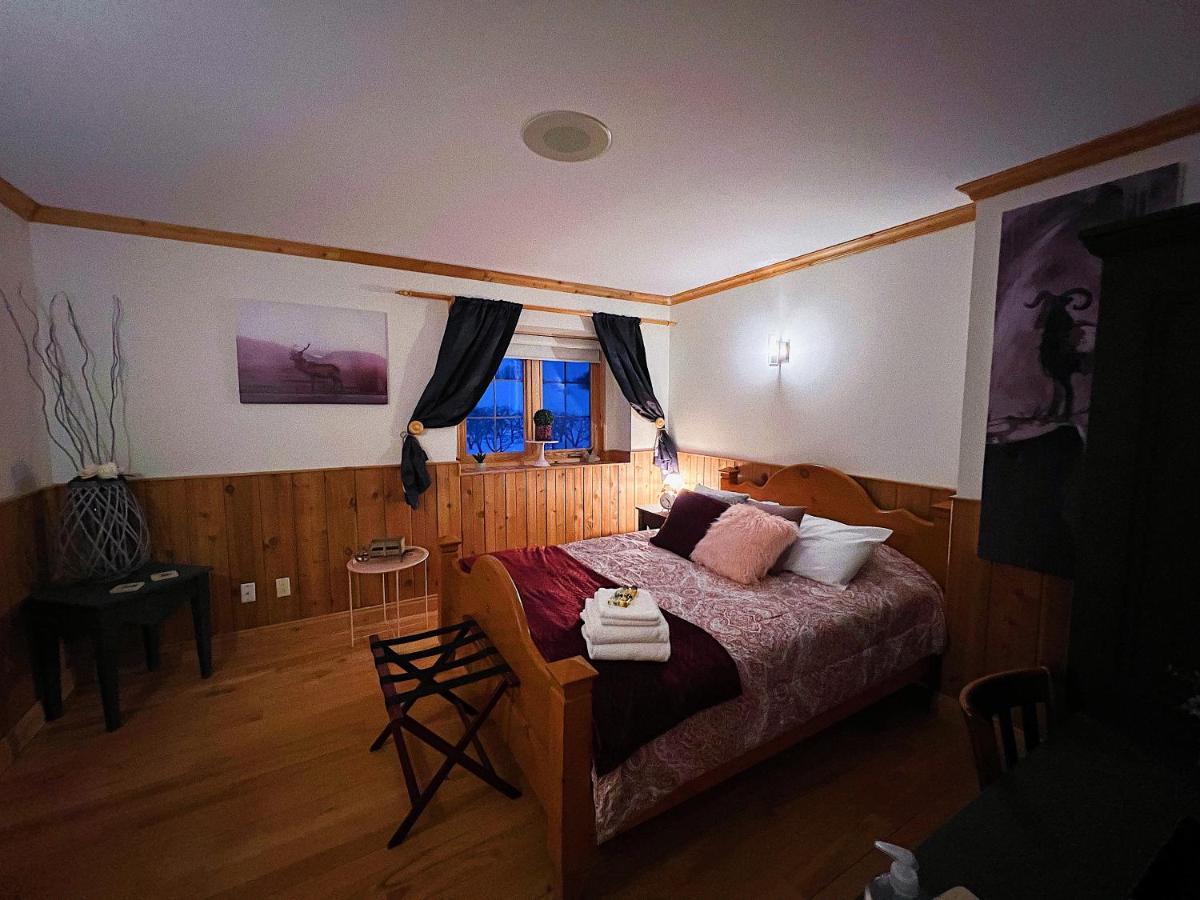 Auberge Au Poste De Traite Sainte-Famille Bagian luar foto